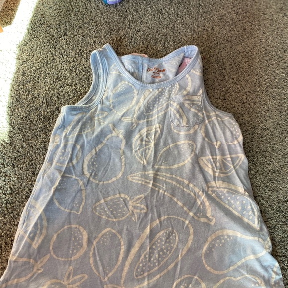 Bundle of 9 size medium (7/8) tanks. Various brands. - Picture 4 of 14